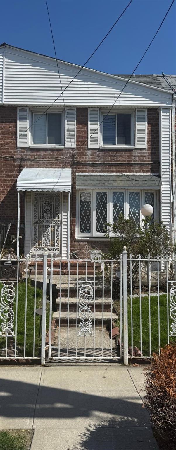 Property for Sale at 141st Avenue, Laurelton, Queens, NY - Bedrooms: 3 
Bathrooms: 2 
Rooms: 7  - $705,000