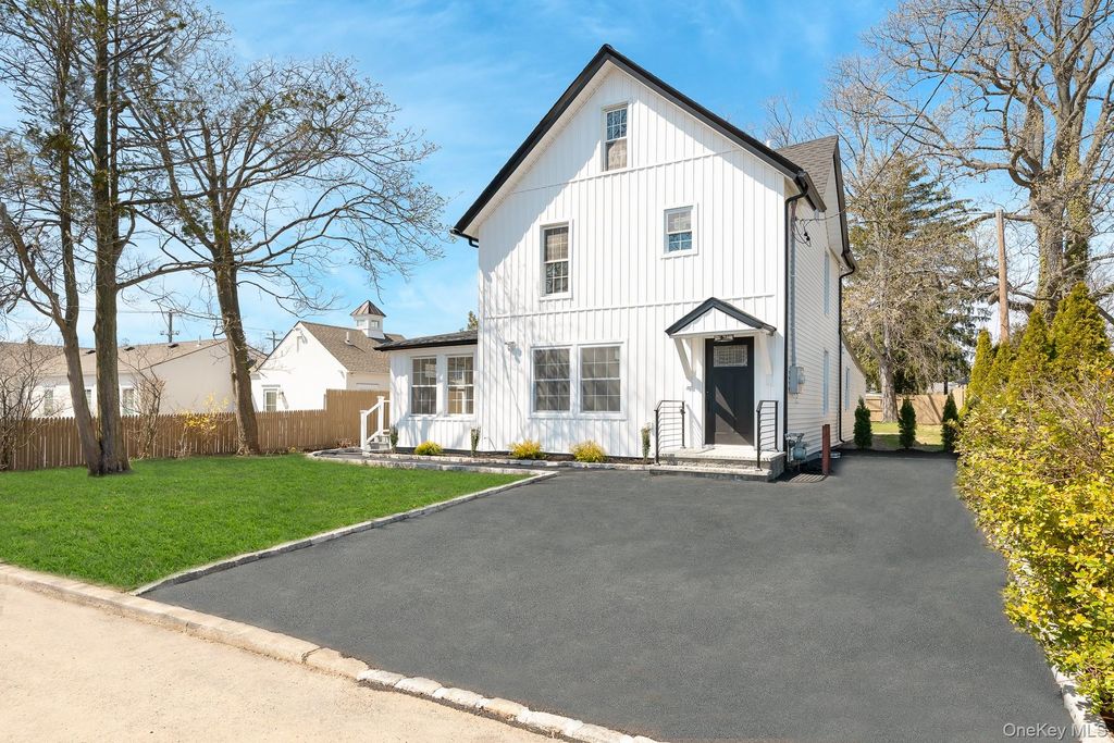 Photo of 227 N Railroad Avenue, Babylon, NY 11702 (MLS # 986699)