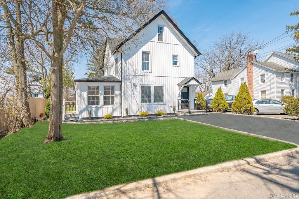 Photo of 227 N Railroad Avenue, Babylon, NY 11702 (MLS # 986699)