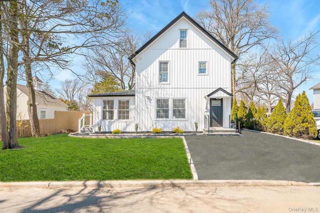 Photo of 227 N Railroad Avenue, Babylon, NY 11702 (MLS # 986699)