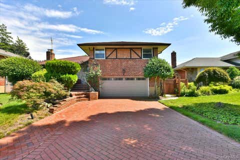 Homes For Sale - 12 Leonard Road<br/> Syosset, NY 11791