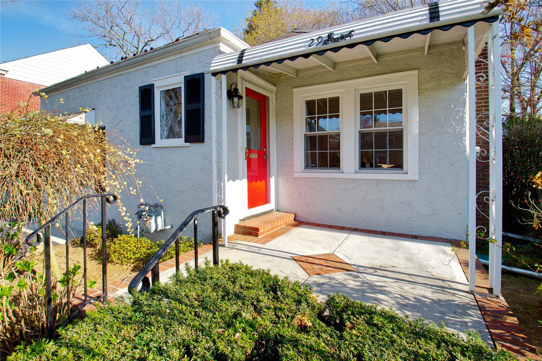 29 Sydney Avenue, Malverne, New York image 2