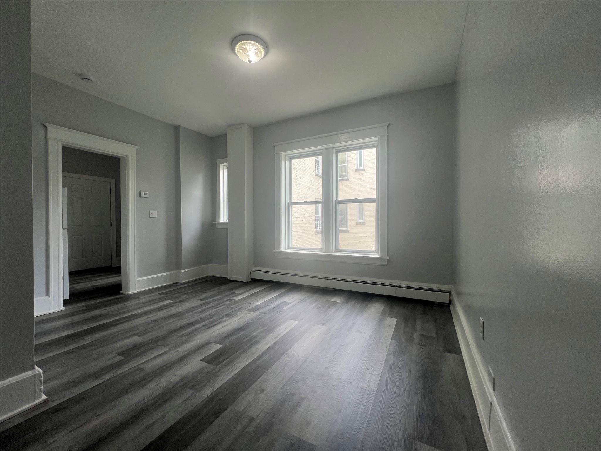 Carroll Street C8, Poughkeepsie, New York - 1 Bedrooms  
1 Bathrooms  
4 Rooms - 
