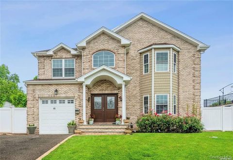 45 Meeting Lane Hicksville NY 11801