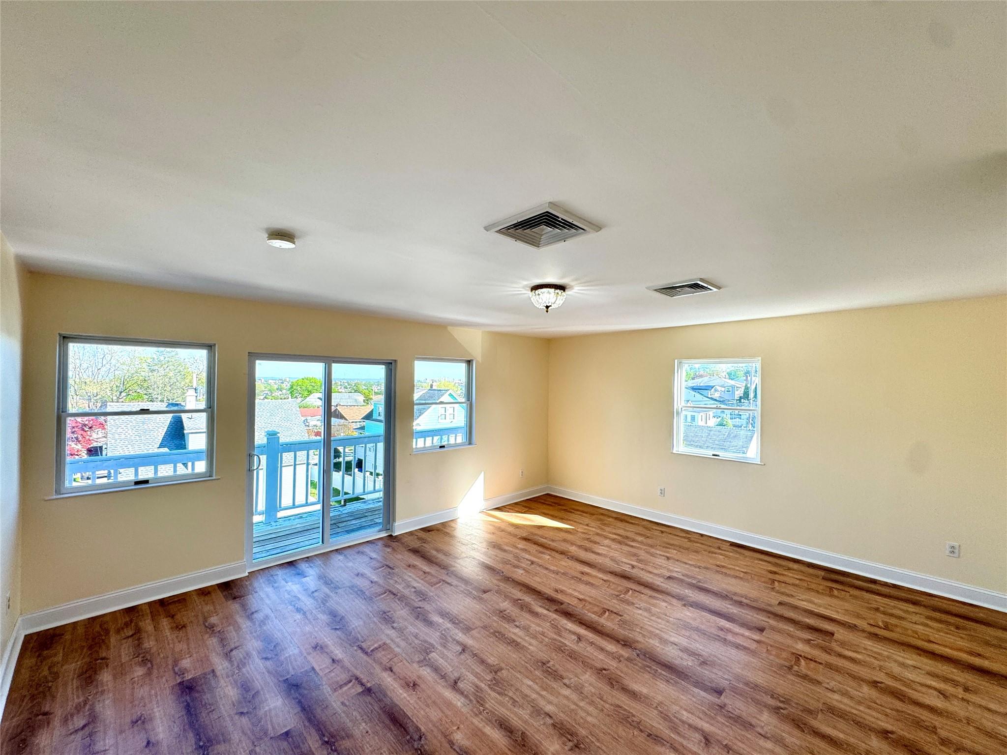 Catskill Avenue 2, Yonkers, New York - 2 Bedrooms  
1 Bathrooms  
5 Rooms - 