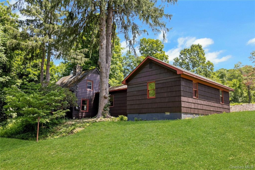 Photo of 490 Peekskill Hollow Road, Putnam Valley, NY 10579 (MLS # 1024757)