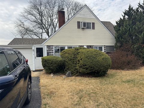 38 Hark Lane Westbury NY 11590