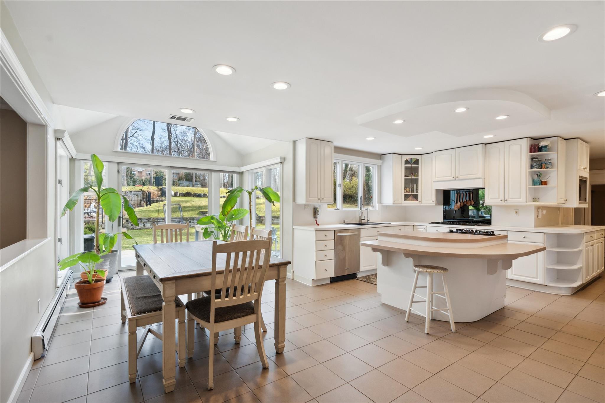 9 Suncrest Drive, Dix Hills, New York image 7