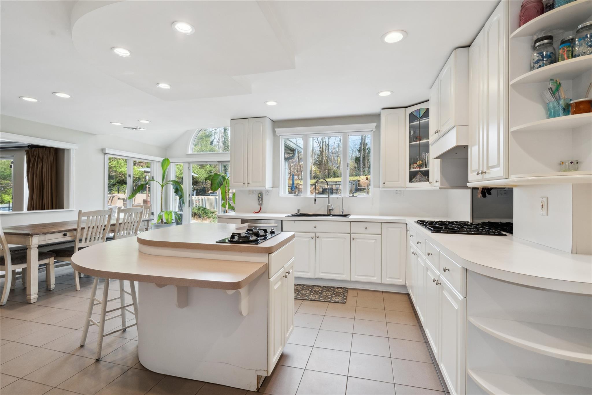 9 Suncrest Drive, Dix Hills, New York image 10
