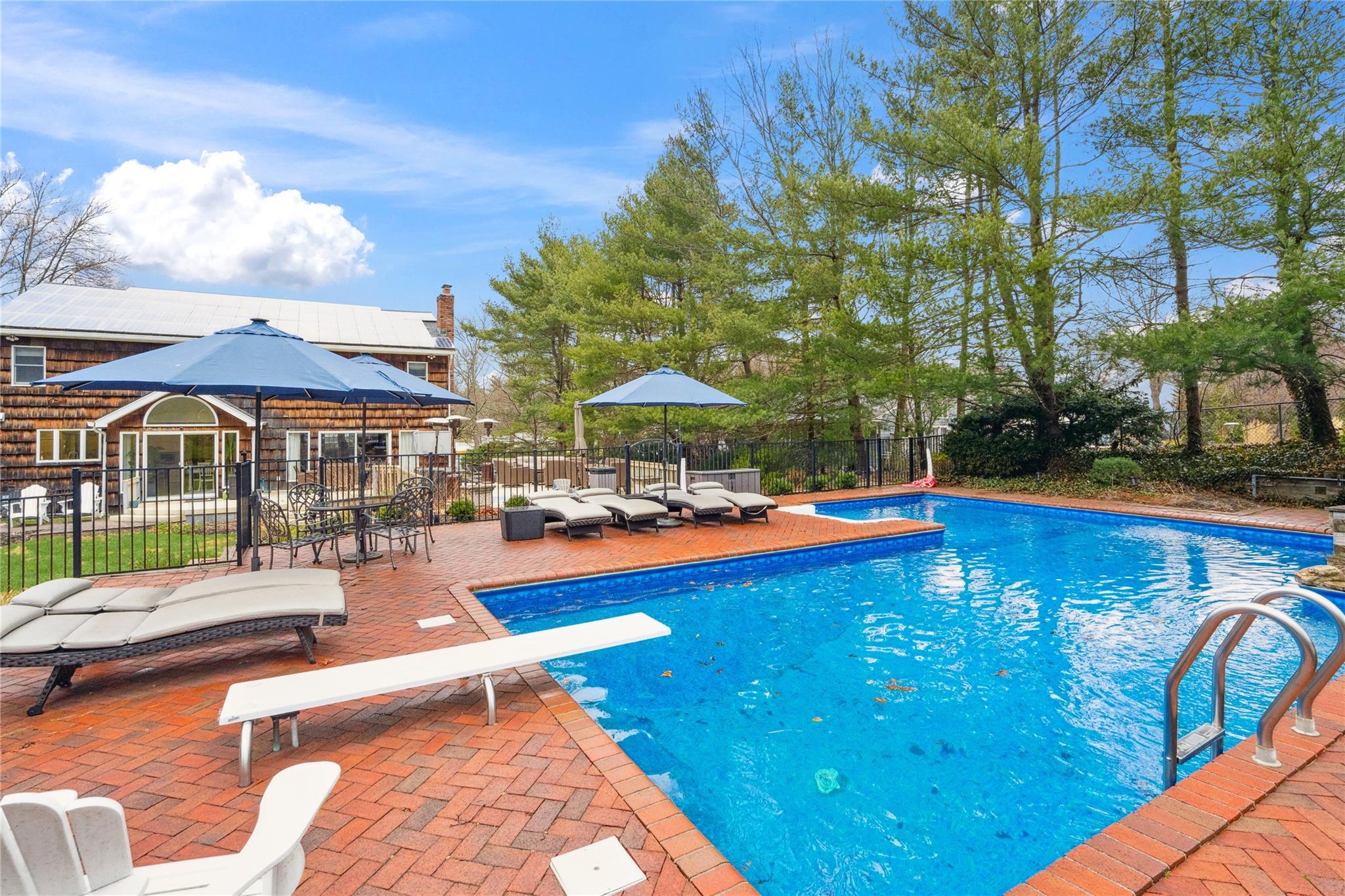 9 Suncrest Drive, Dix Hills, New York image 32
