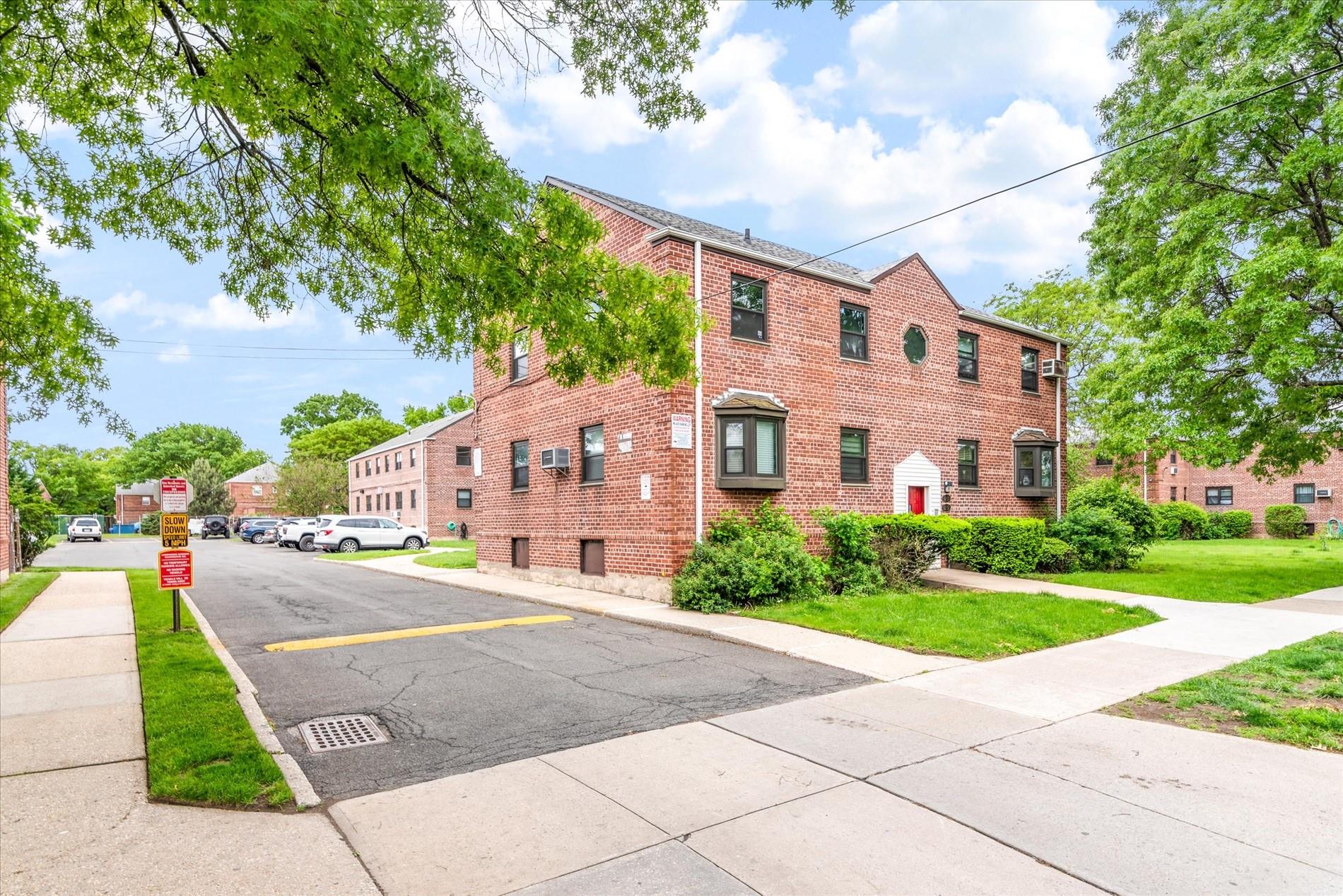 Property for Sale at 155th Avenue 095, Howard Beach, Queens, NY - Bedrooms: 1 
Bathrooms: 1 
Rooms: 4  - $199,000