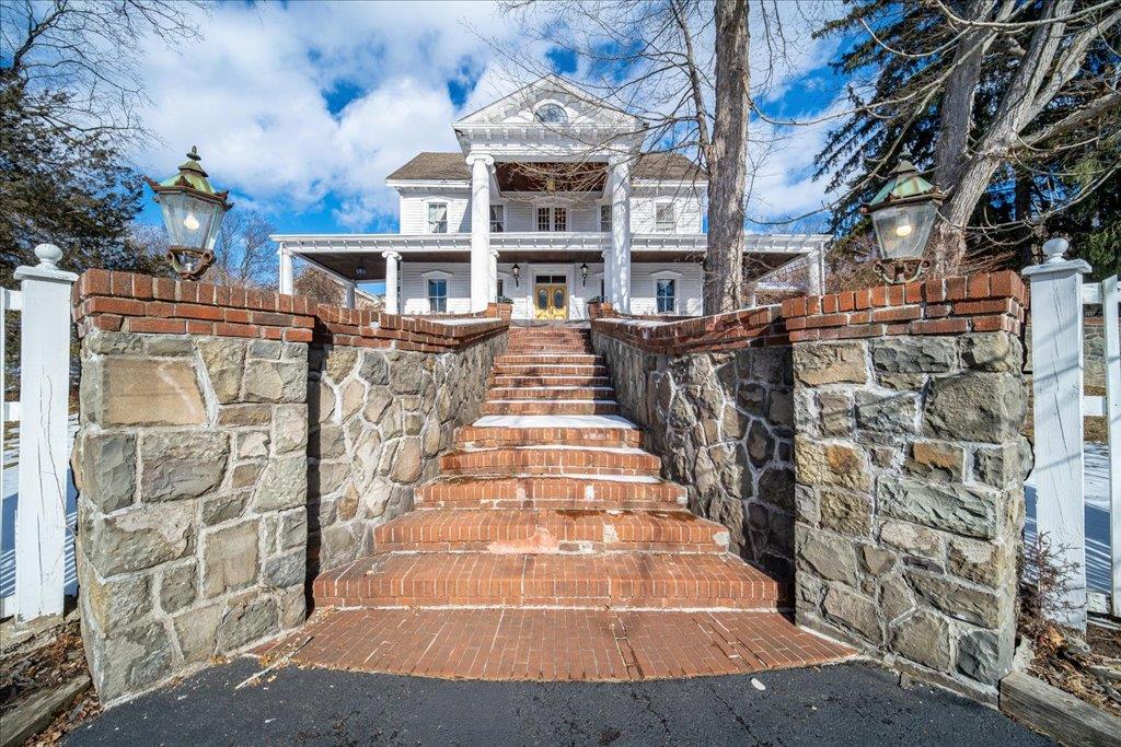 110 Round Hill Road
