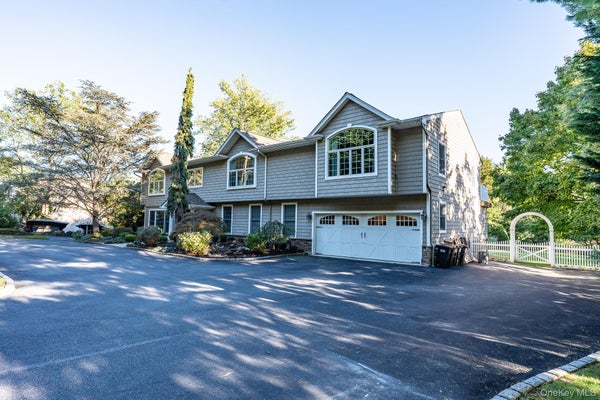 442 WOLF HILL RD, DIX HILLS, NY 11746 - Image 9c0fc7b100aaad9a76076d207660b67f/4166574547