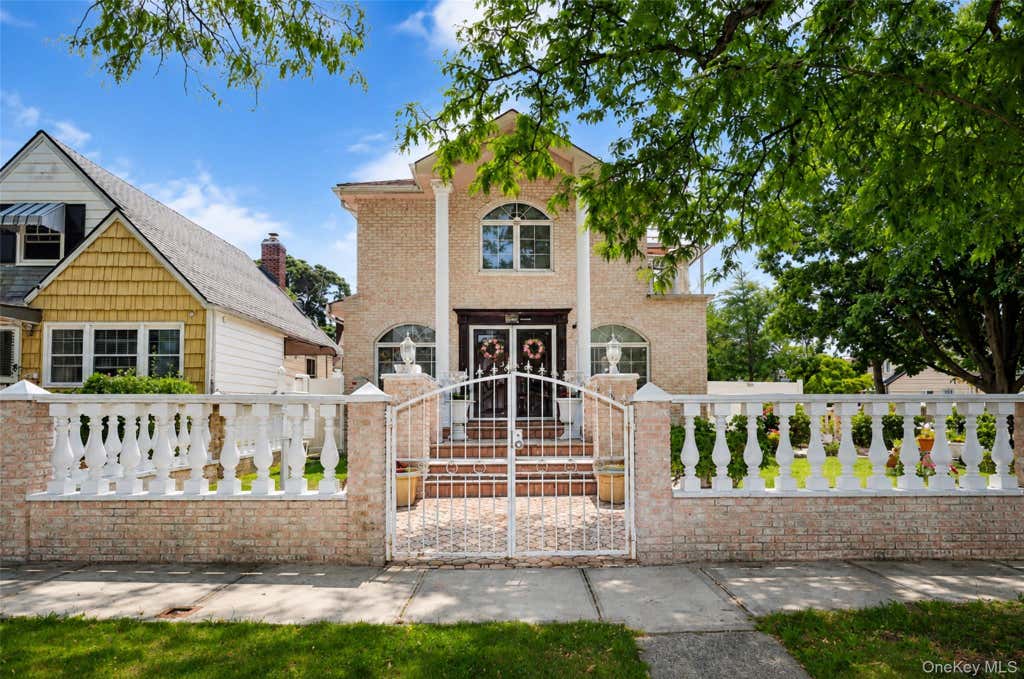 Photo of 265-04 79th Avenue, Glen Oaks, NY 11004 (MLS # 1030270)