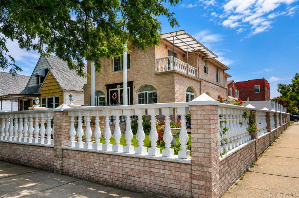 Photo of 265-04 79th Avenue, Glen Oaks, NY 11004 (MLS # 1030270)