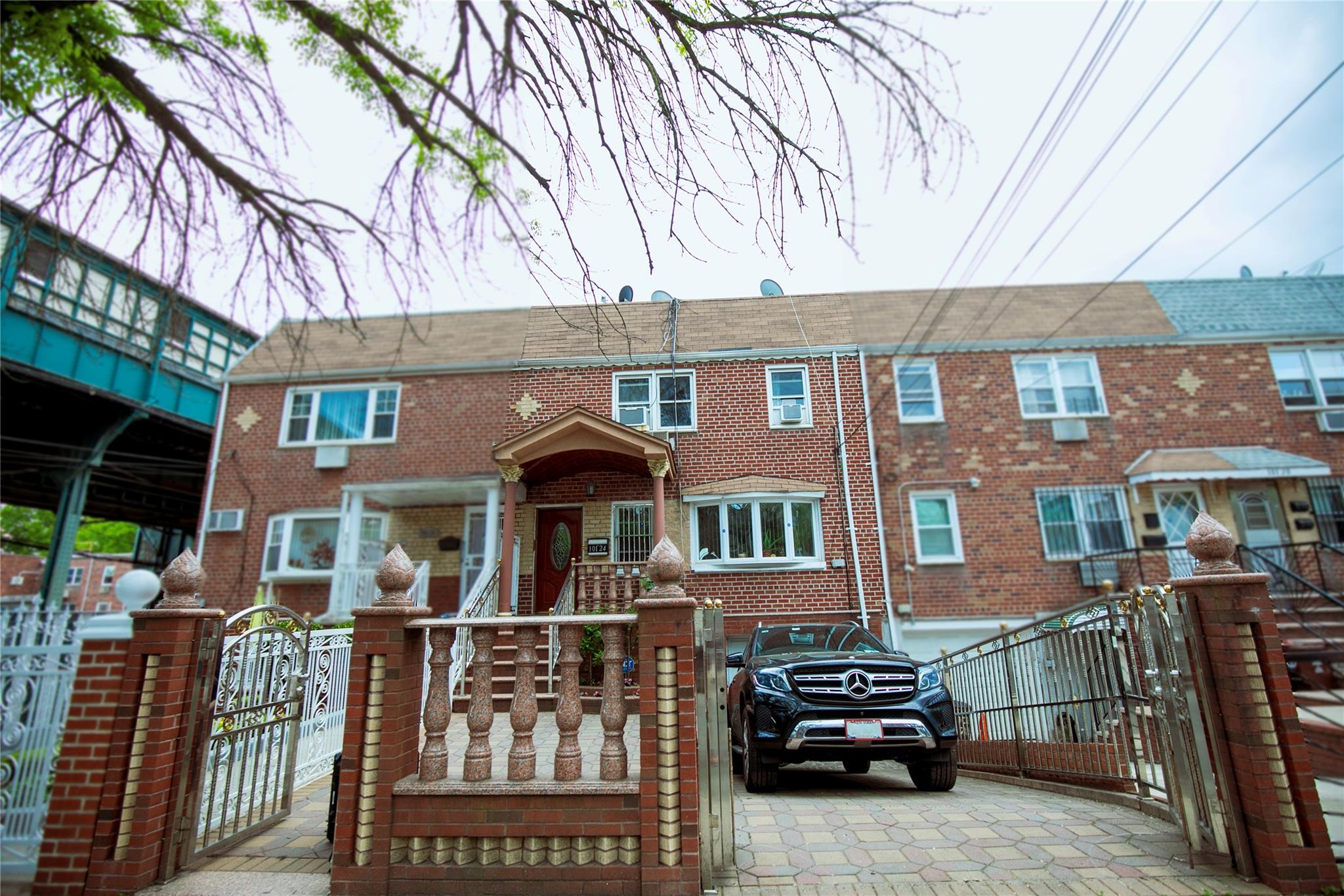 78th Street, Ozone Park, Queens, NY - 8 Bedrooms  
3 Bathrooms  
12 Rooms - 