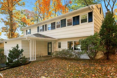 Photo of 7 Susan Court, White Plains, NY 10605 (MLS # 989696)