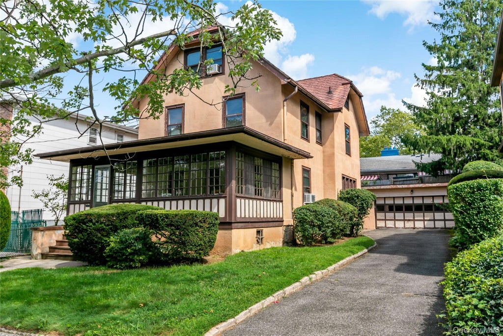 Photo of 33 Melrose Avenue, Mount Vernon, NY 10552 (MLS # 1041365)