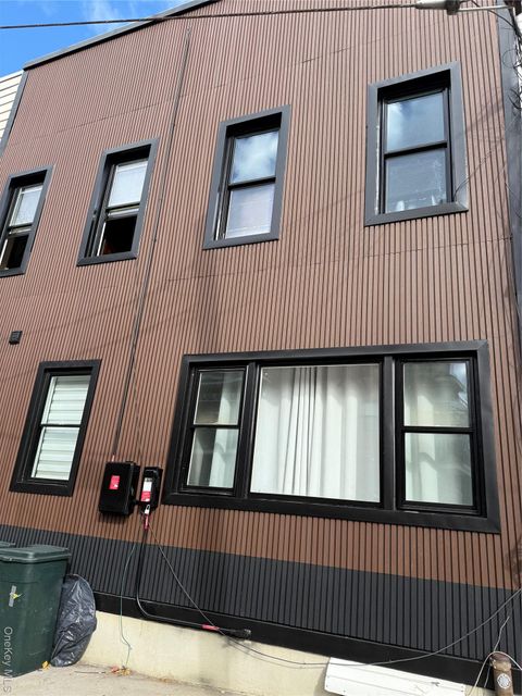 6089 54th Street Maspeth NY 11378