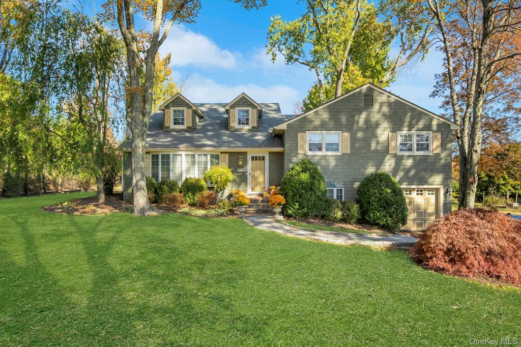 Photo of 3 Birchbrook Drive, Valhalla, NY 10595 (MLS # 963344)