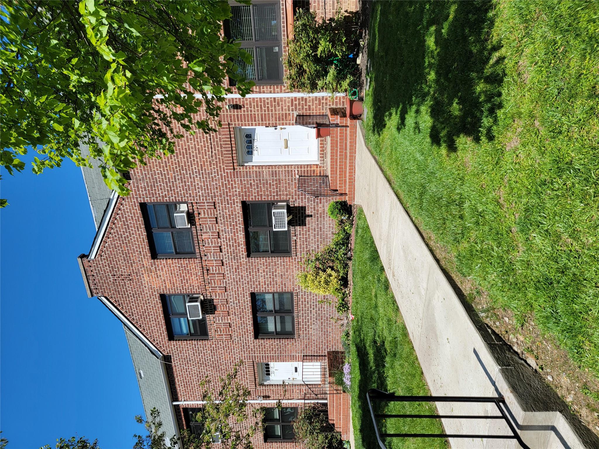 35th Avenue B, Bayside, Queens, NY - 2 Bedrooms  
1 Bathrooms  
5 Rooms - 