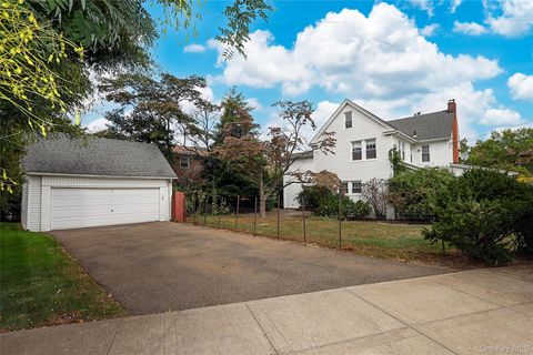 52-50 Little Neck Parkway Little Neck NY 11362