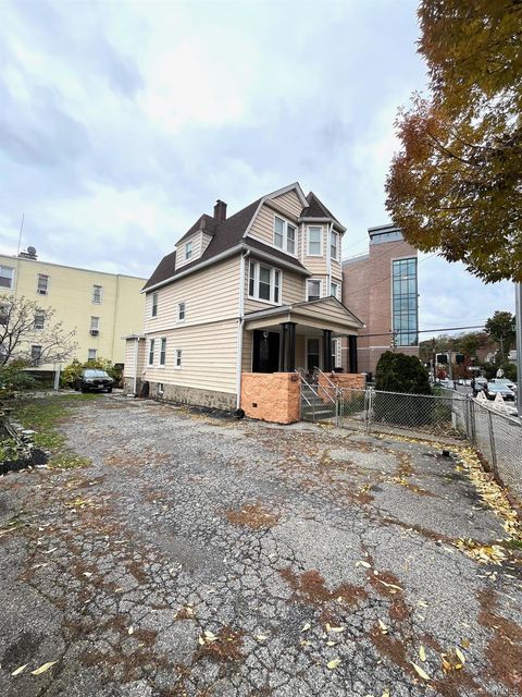 Photo of 131 McLean Avenue, Yonkers, NY 10705 (MLS # 930681)