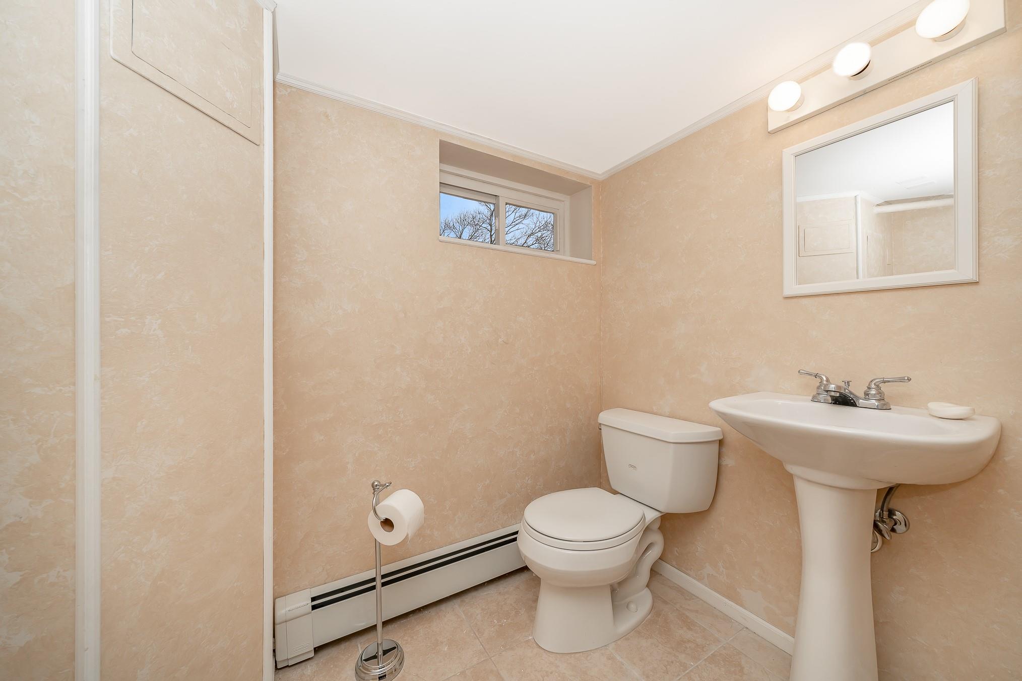3994 Worthmor Drive, Seaford, New York image 23