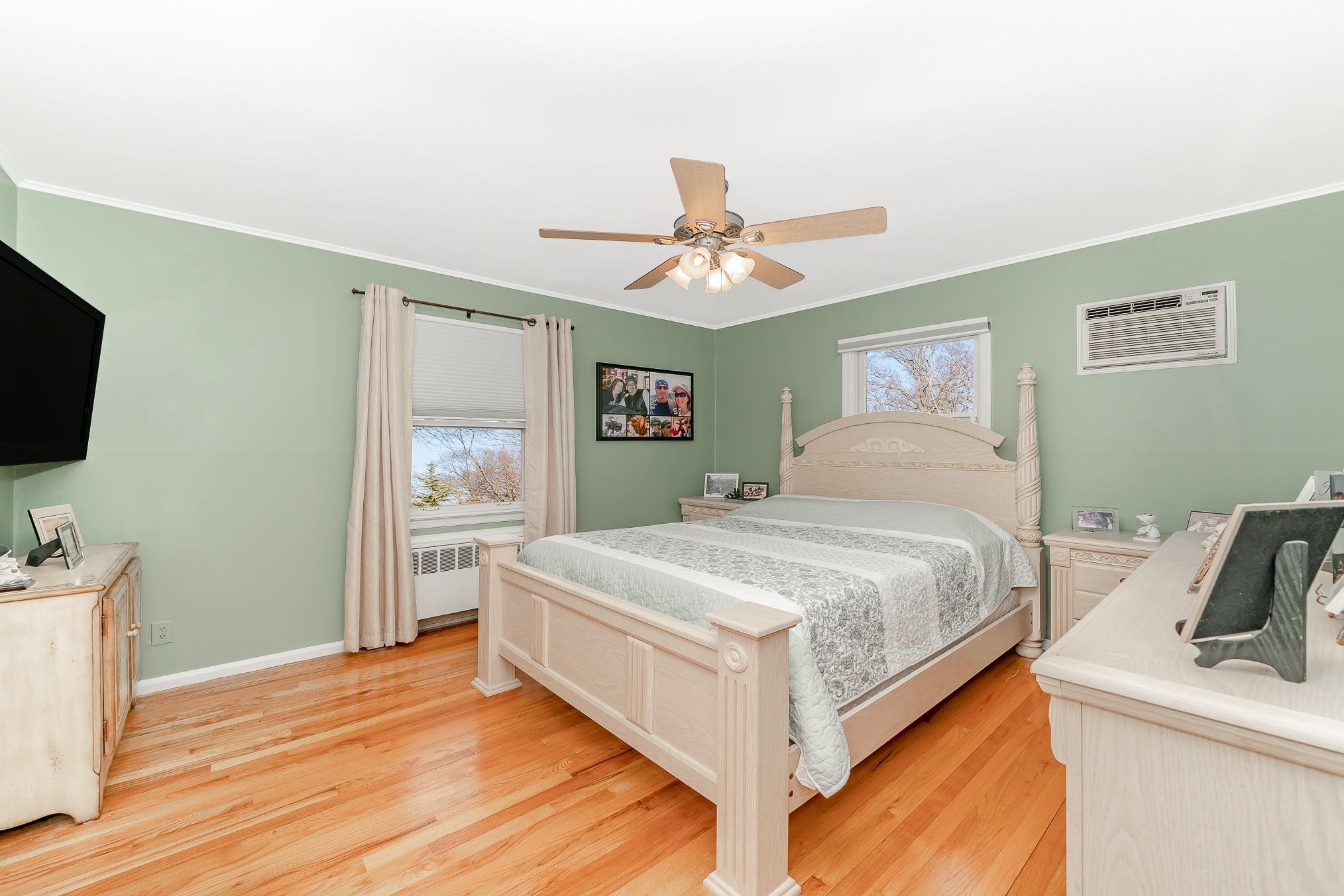3994 Worthmor Drive, Seaford, New York image 16