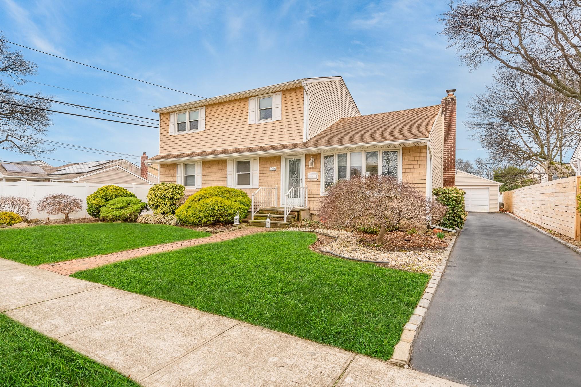 3994 Worthmor Drive, Seaford, New York image 3