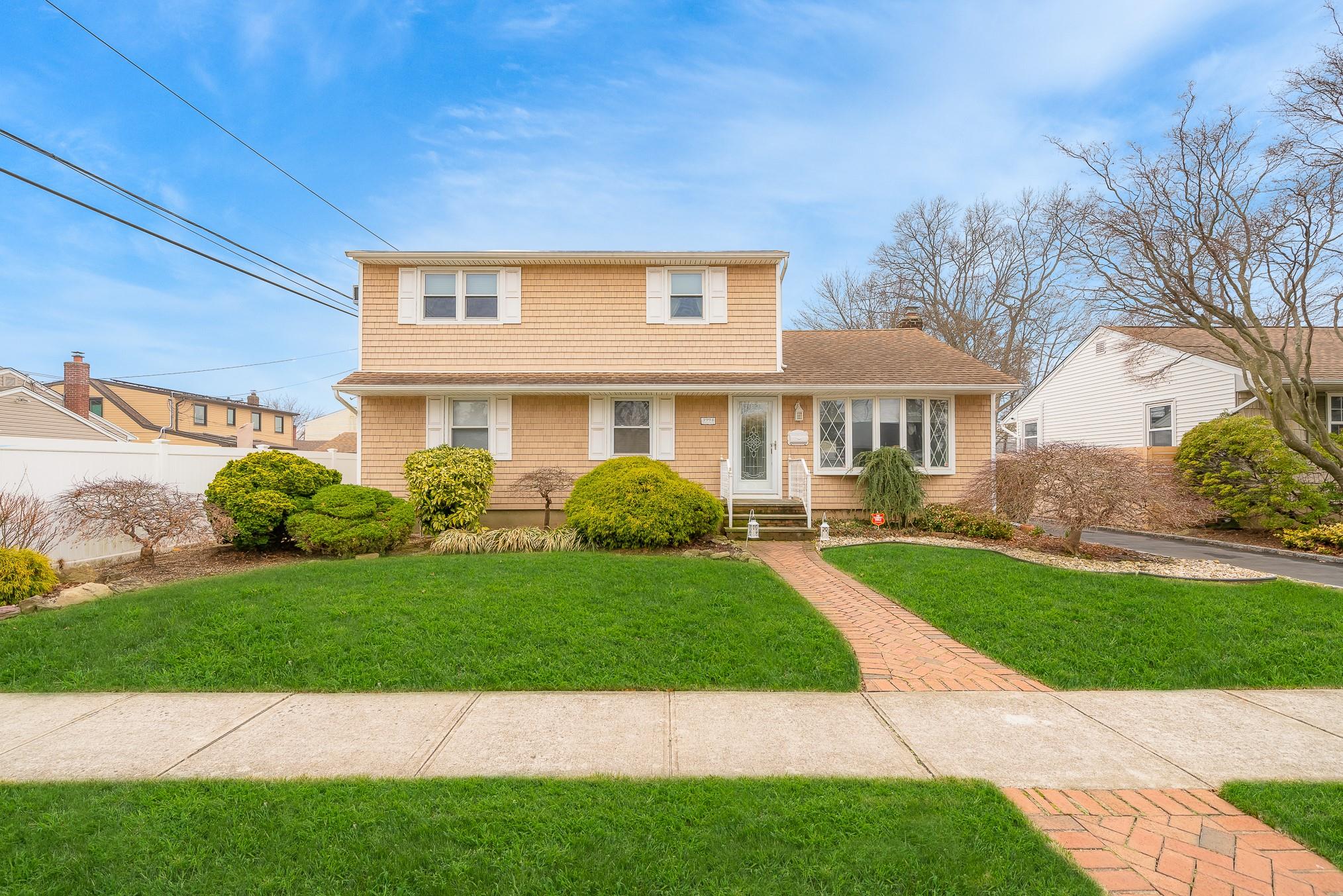 3994 Worthmor Drive, Seaford, New York image 1