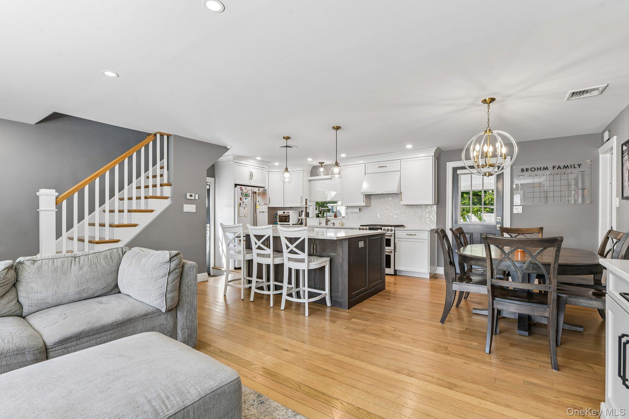 93 Crest Road W