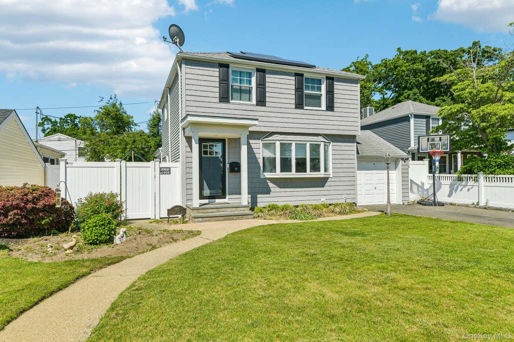 Photo of 93 Crest Road W, Merrick, NY 11566 (MLS # 1009699)