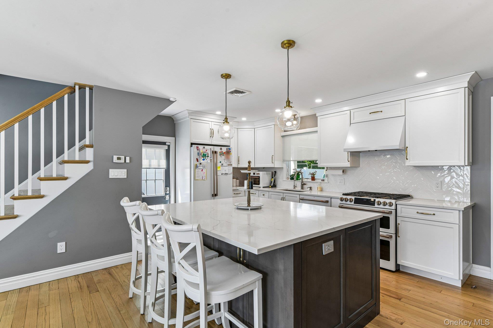 93 Crest Road W