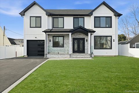 319 Blacksmith Road W Levittown NY 11756