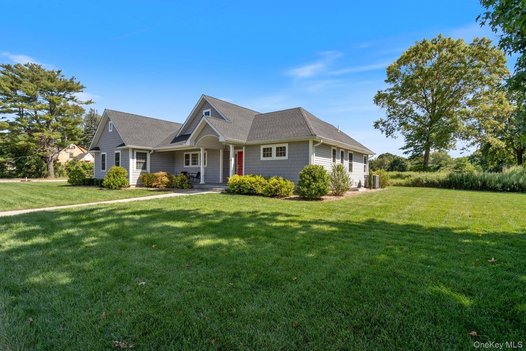Photo of 172 Broadway, Greenlawn, NY 11740 (MLS # 908178)
