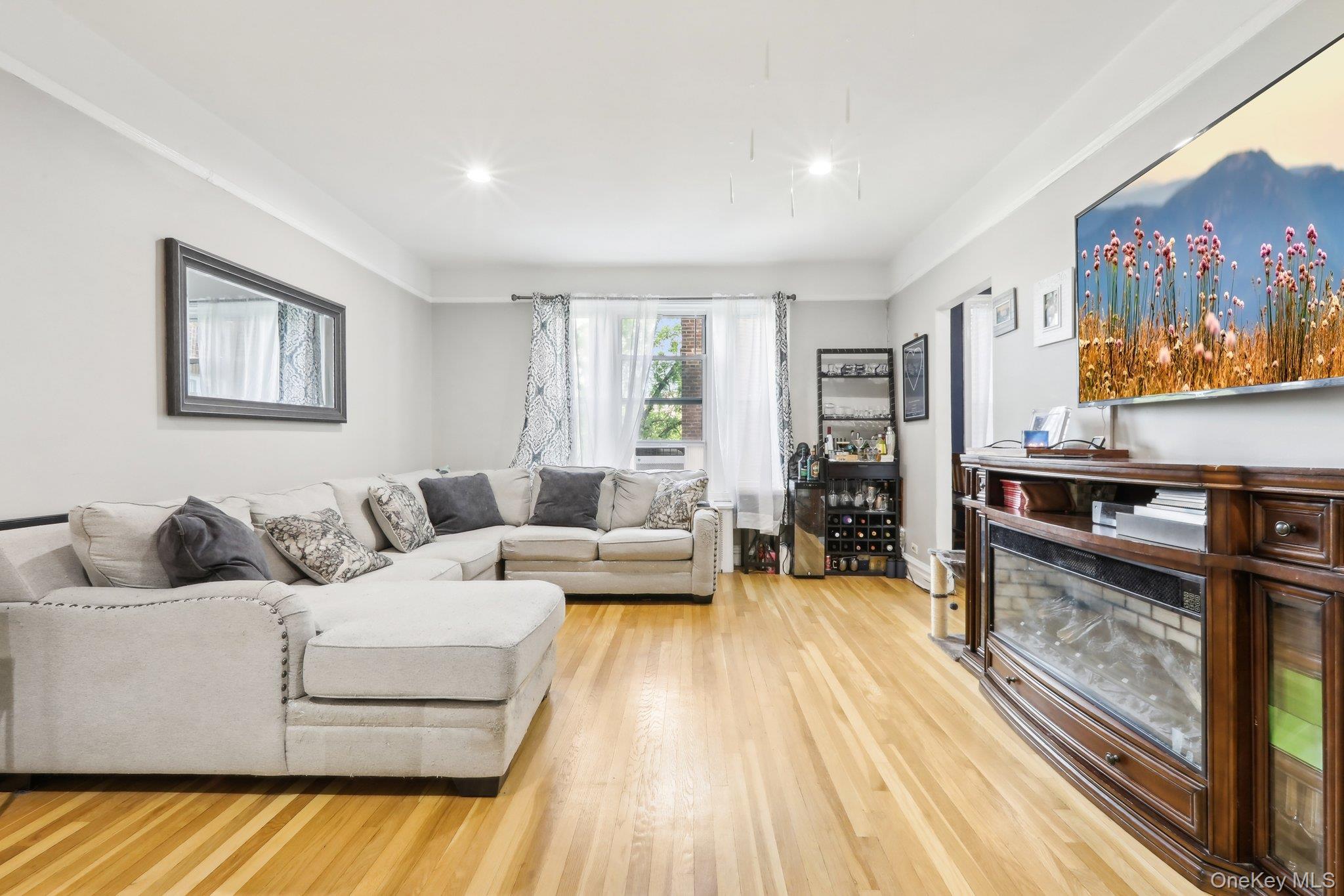 1470 Midland Avenue 3O