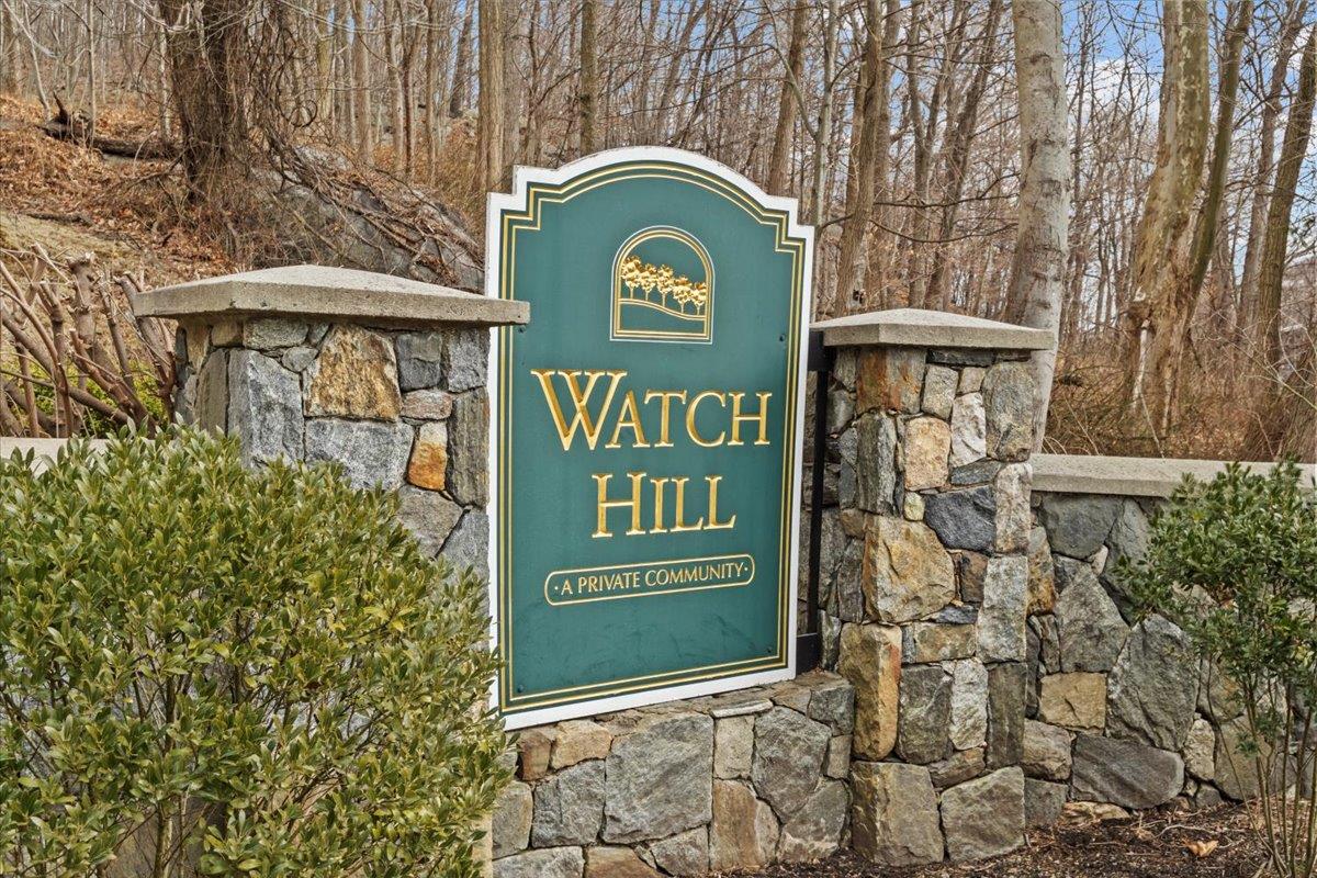 Watch Hill Drive, Greenburgh, New York - 3 Bedrooms  
3 Bathrooms  
6 Rooms - 