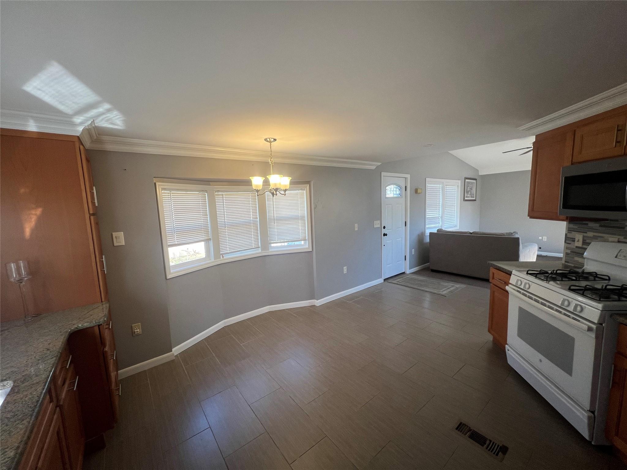 3 Holly Ct Ct, Woodbury, New York image 16