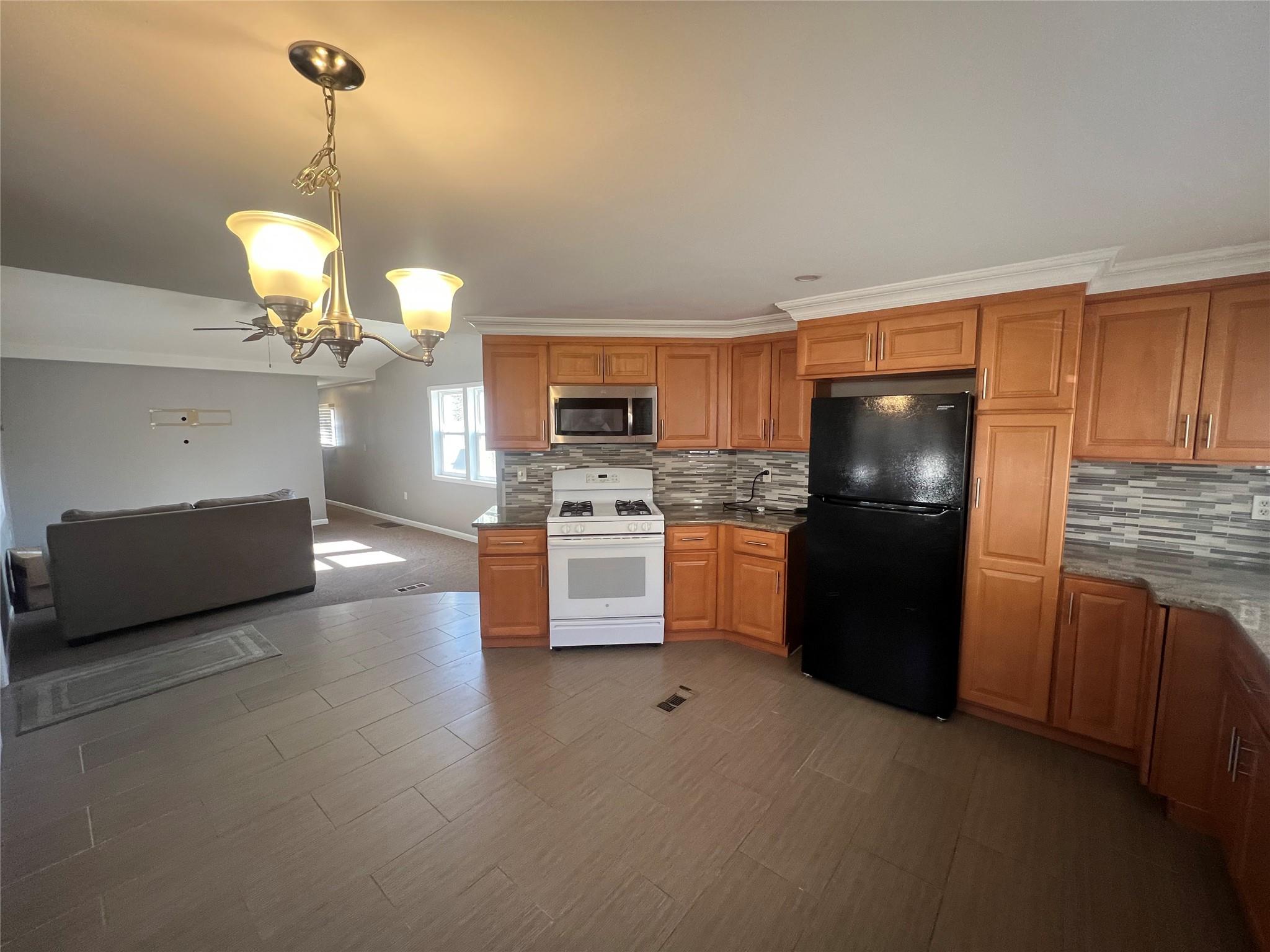 3 Holly Ct Ct, Woodbury, New York image 19