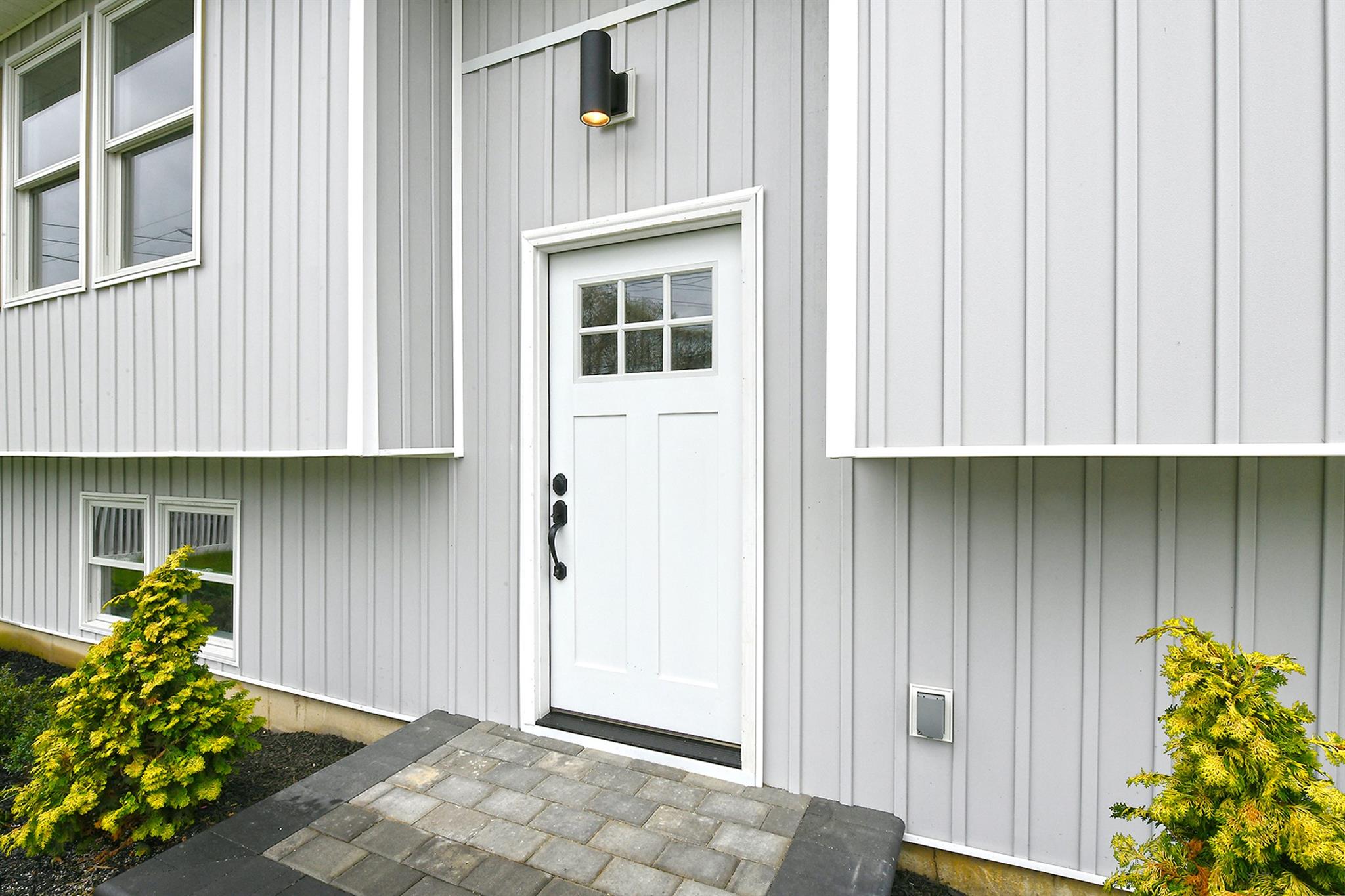 688 Elmwood Road, West Babylon, New York image 2