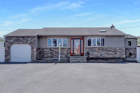 62 Lambert AVE Avenue Farmingdale NY 11735