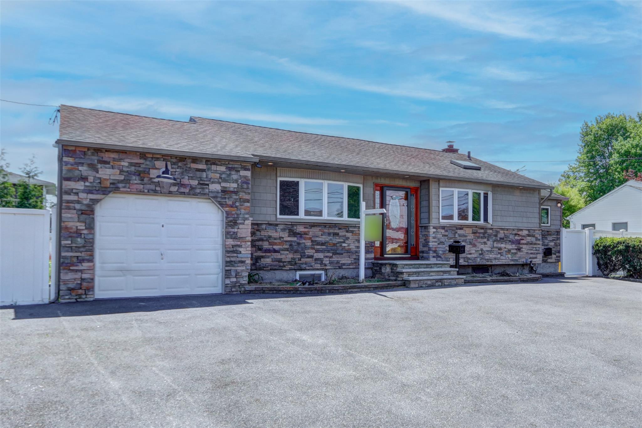 62 Lambert Ave Avenue, Farmingdale, New York image 3