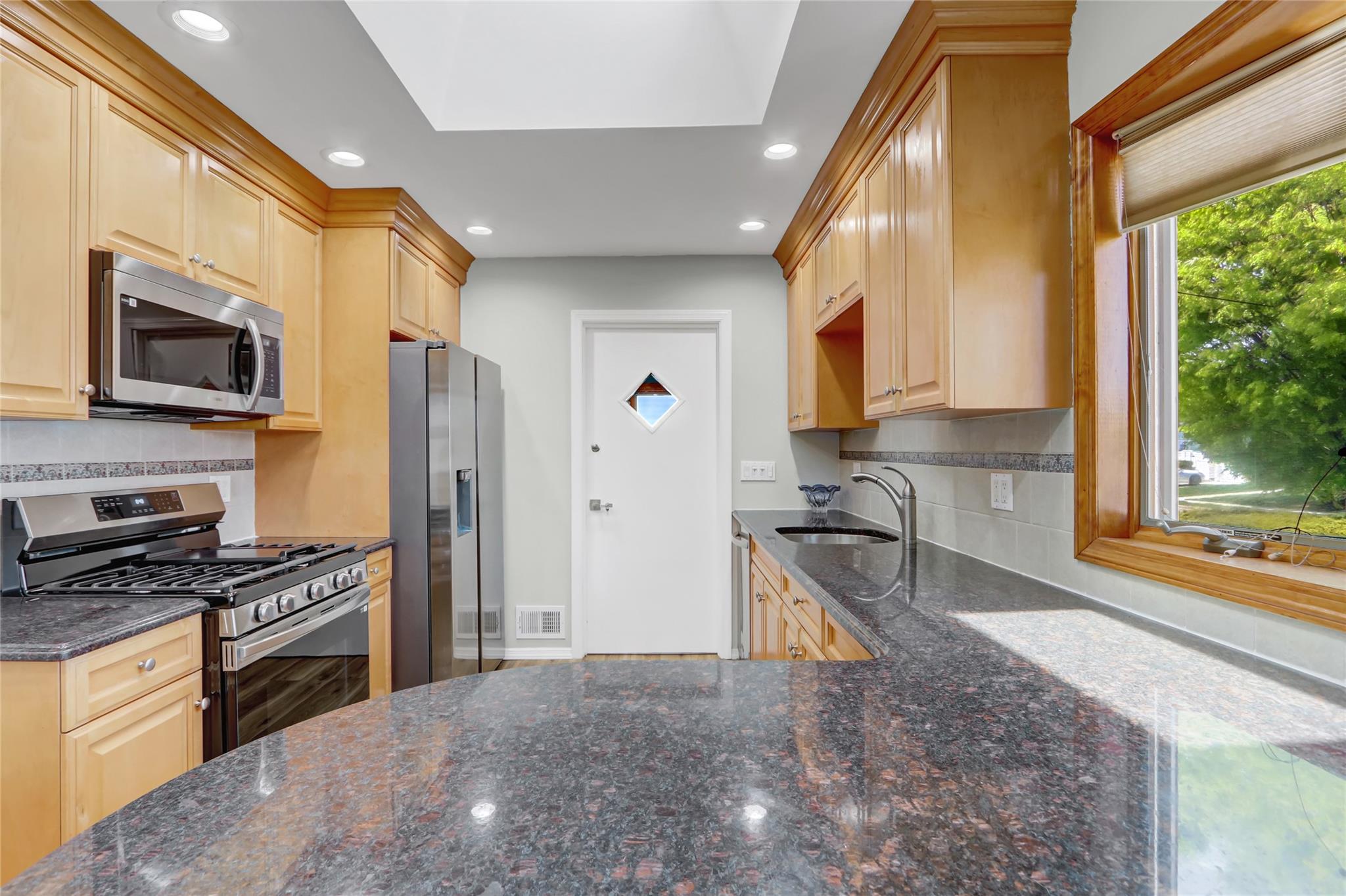62 Lambert Ave Avenue, Farmingdale, New York image 11