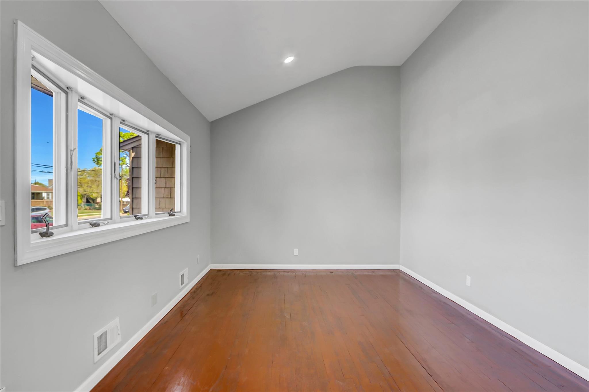 62 Lambert Ave Avenue, Farmingdale, New York image 5
