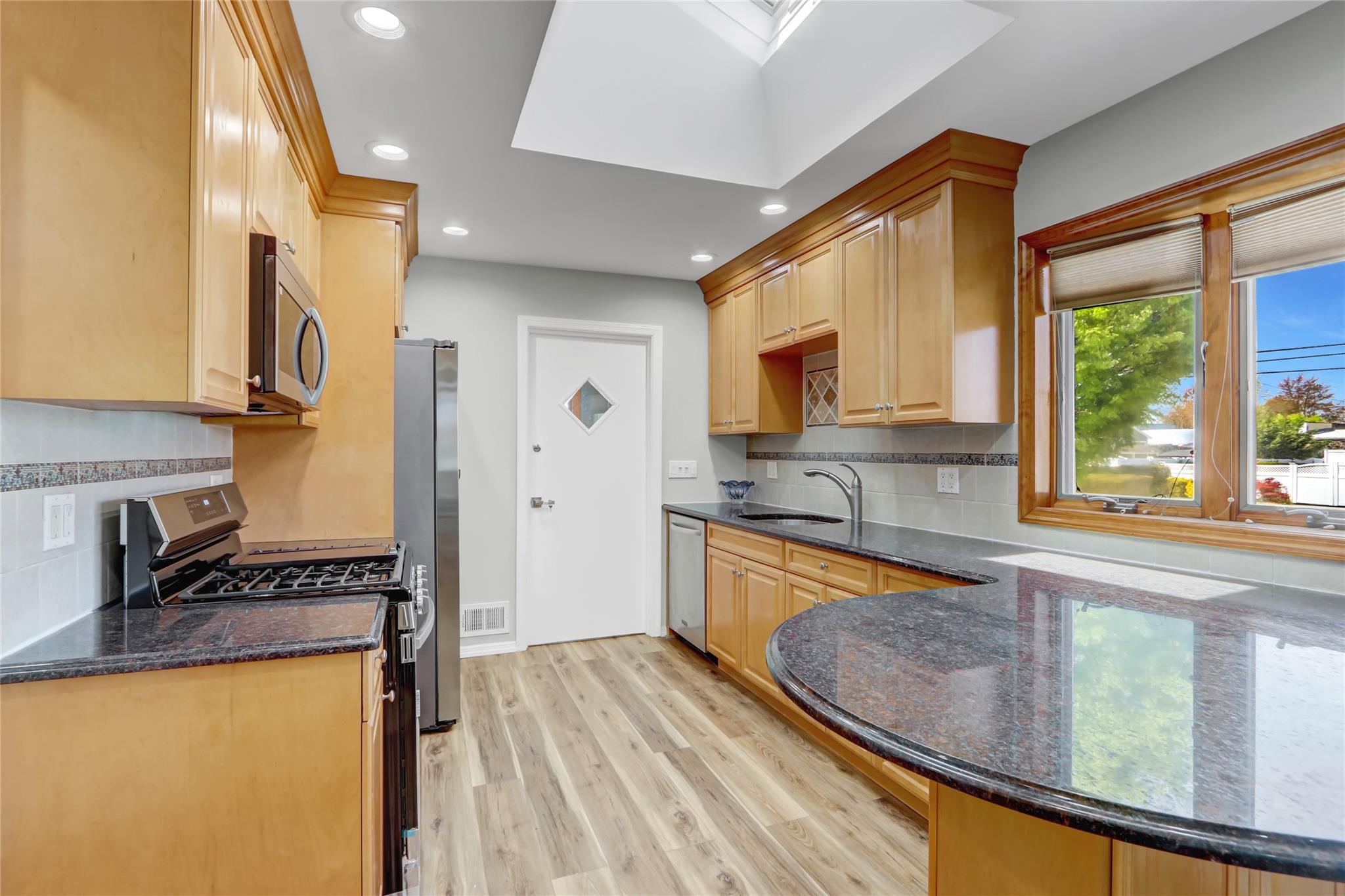 62 Lambert Ave Avenue, Farmingdale, New York image 8