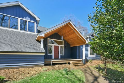 Photo of 7 Waterview Drive, Port Jefferson, NY 11777 (MLS # 982299)