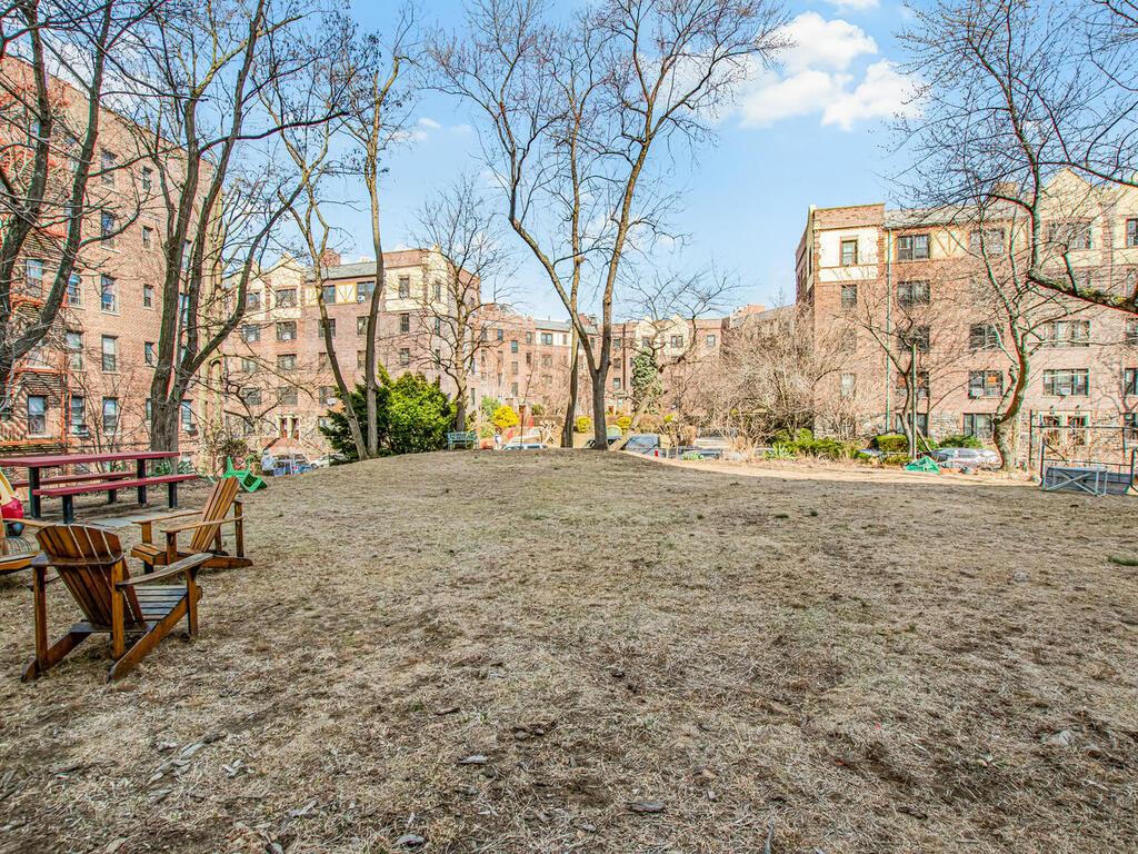 525 W 238th Street #1L, Bronx, New York image 16