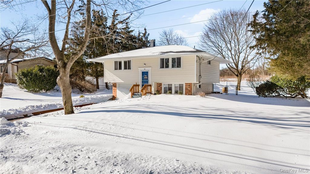 Photo of 14 Pheasant Lane, East Setauket, NY 11733 (MLS # 957146)