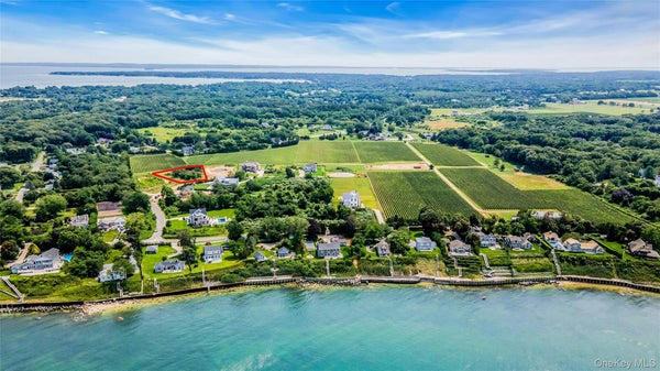 705 WILDBERRY LN, SOUTHOLD, NY 11971 - Image 9c7c9df6da2bfe44a0da02c053d205ed/498322475